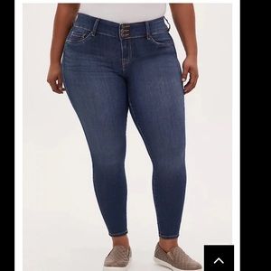 Torrid Size 14R JEGGING - SUPER STRETCH MEDIUM WASH